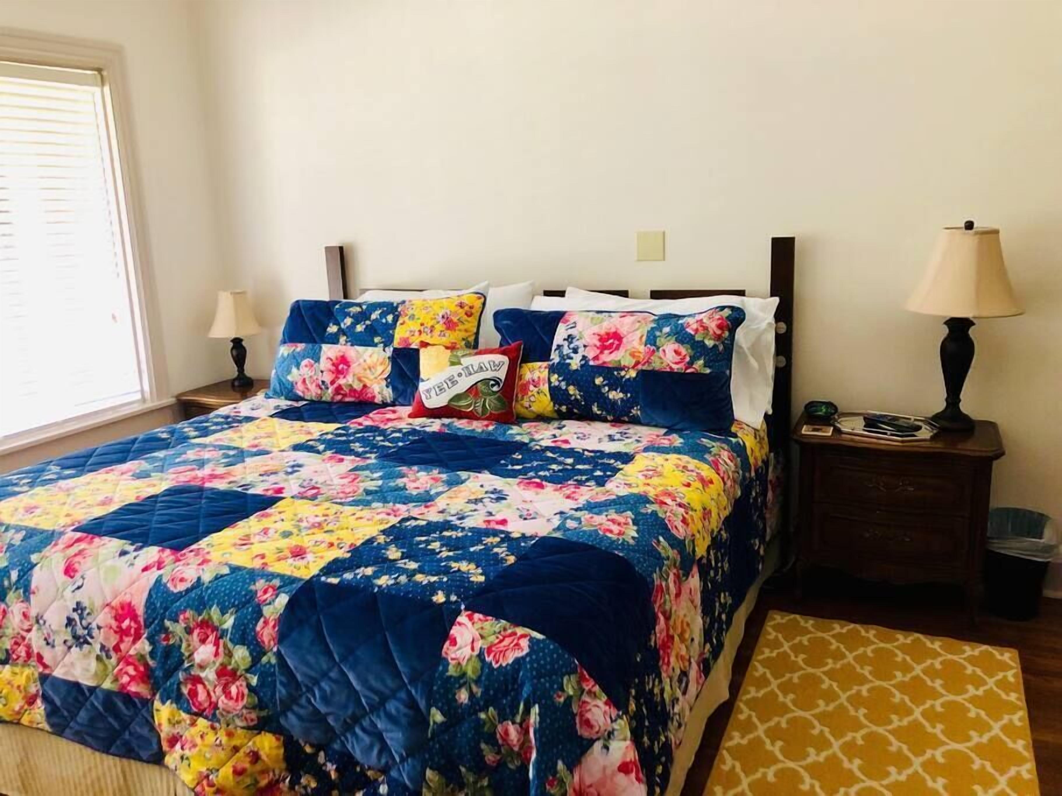 2 habitaciones, tabla de planchar con plancha, wifi y ropa de cama 