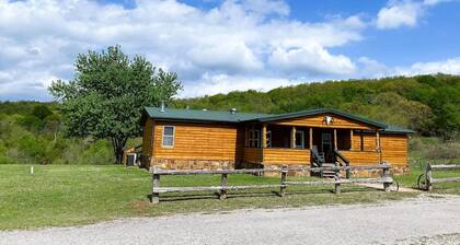 Quarter Circle Cross Bunkhouse Country Living!