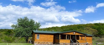 Quarter Circle Cross Bunkhouse Country Living!