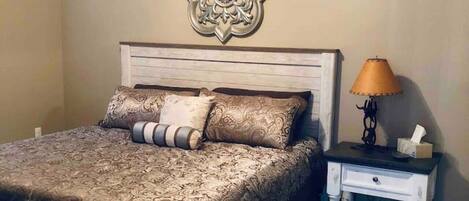 Desk, iron/ironing board, WiFi, bed sheets