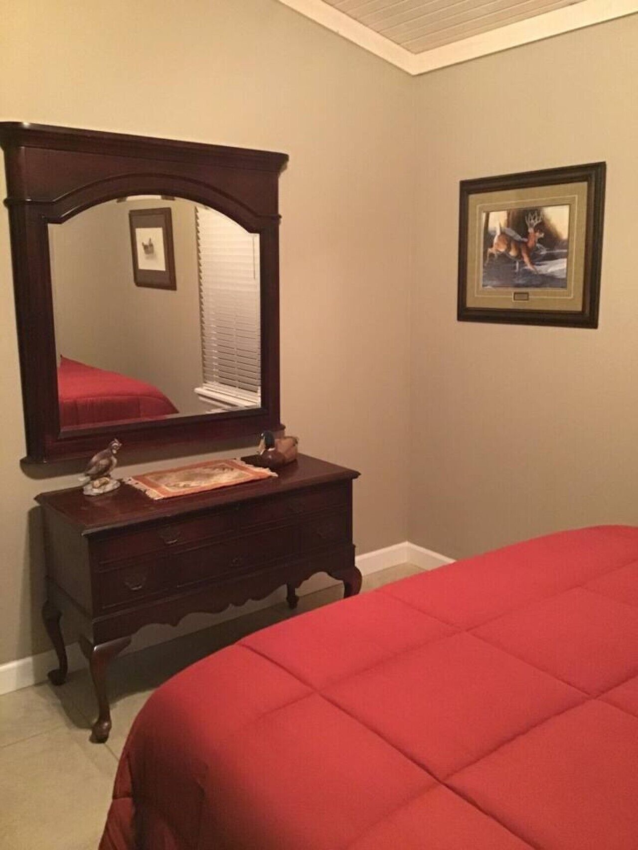 Desk, iron/ironing board, WiFi, bed sheets