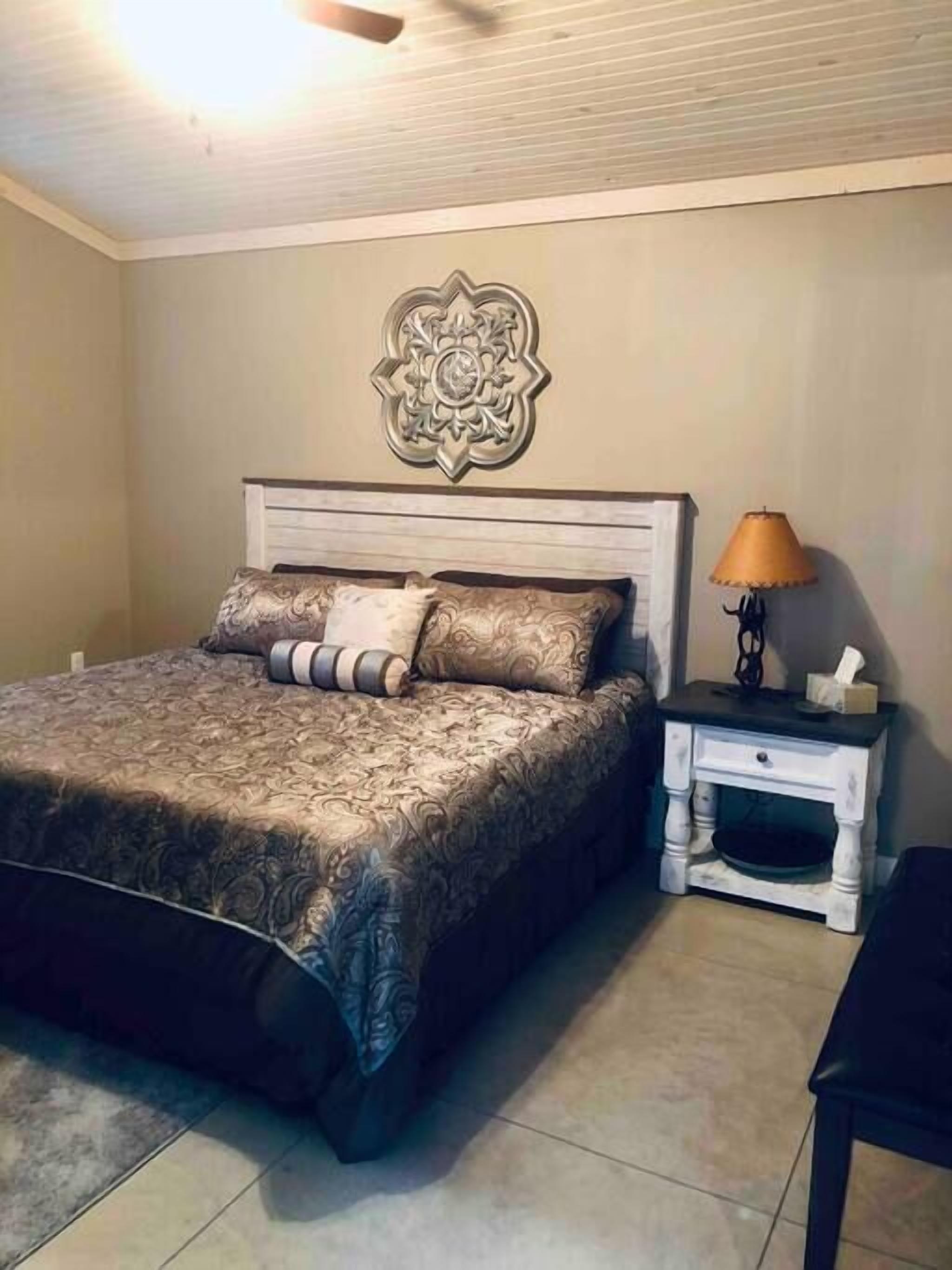 2 多间卧室、熨斗/熨衣板、WiFi、床单