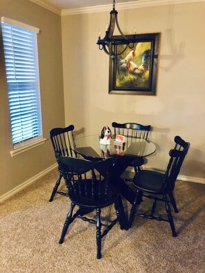 Dining - MJ’S BUNKHOUSE #3-2 BLOCKS TO DOWNTOWN (Pawhuska)