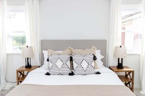 5 bedrooms, desk, iron/ironing board, WiFi