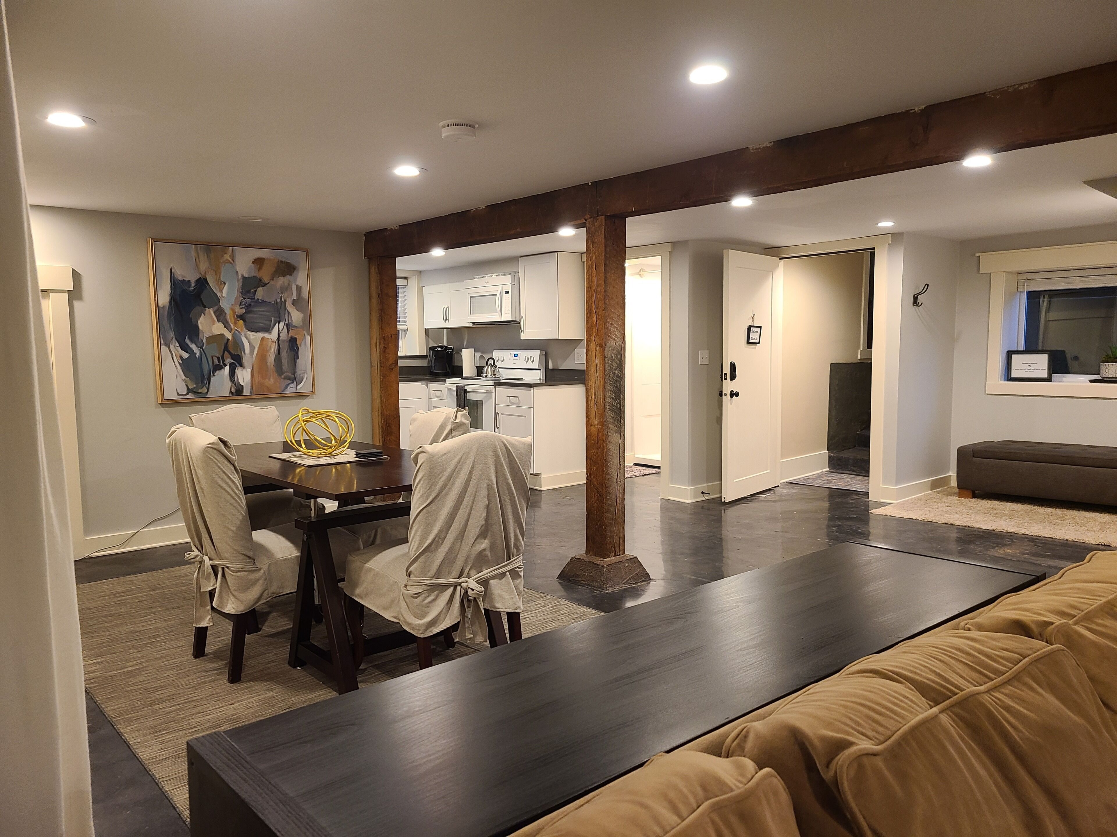 Beautiful basement Studio, Mississippi neighborhood