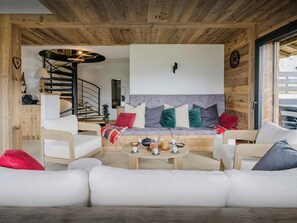 Télévision, cheminée, table de tennis de table, chaîne hi-fi