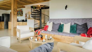 TV, fireplace, table tennis, stereo