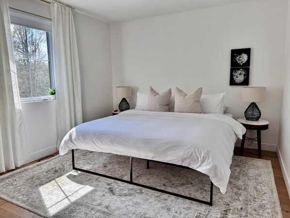 4 bedrooms, iron/ironing board, travel cot, Internet