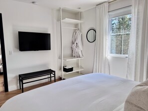 4 bedrooms, iron/ironing board, travel crib, internet
