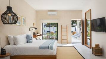 Kamar Double Superior, 1 Tempat Tidur King | Brankas, meja kerja, ruang kerja ramah laptop, dan tirai kedap cahaya