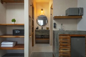 淋浴设施、免费洗浴用品、吹风机、洗发水