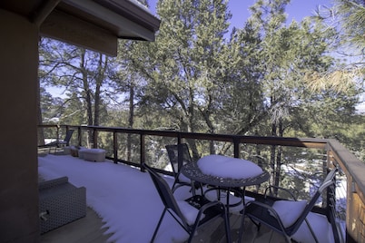 Gorgeous Views from this 3-bed, 2-bath home in the pines - 10 min to Prescott