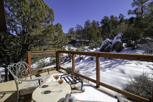 Beautiful Views from this 3-bed, 2-bath home in the pines - 10 min to Prescott