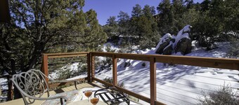Beautiful Views from this 3-bed, 2-bath home in the pines - 10 min to Prescott
