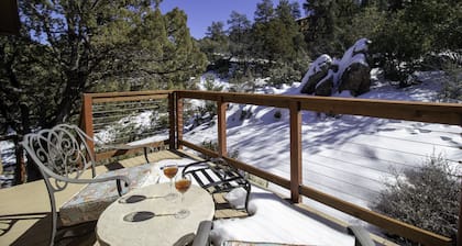 Beautiful Views from this 3-bed, 2-bath home in the pines - 10 min to Prescott