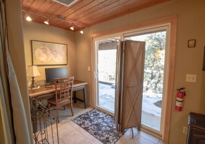 Interior - Beautiful Views from this 3-bed, 2-bath home in the pines - 10 min to Prescott (Prescott)