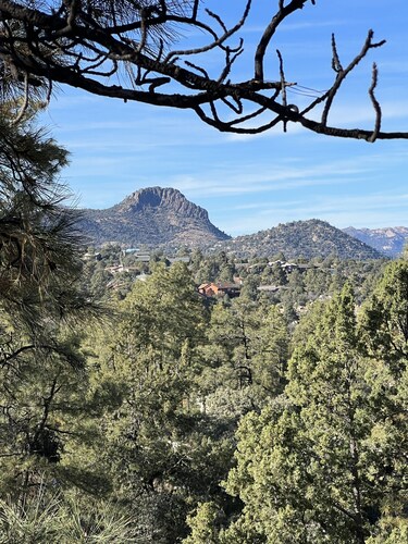 Beautiful Views from this 3-bed, 2-bath home in the pines - 10 min to Prescott