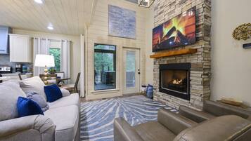 Smart TV, fireplace