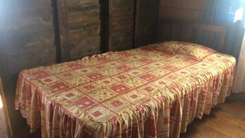 1 bedroom, bed sheets