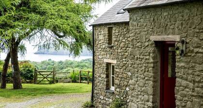 Beautifully converted barn on Angel Mountain (Carn Ingli). Sea view & spectacular sunsets