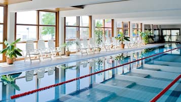 Indoor pool, sun loungers