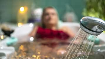 Experience the refreshing shower experience with a powerful water stream.