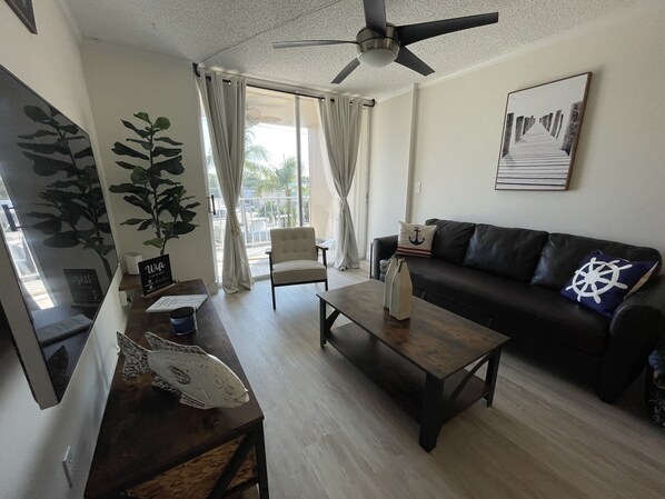 Living area - Eclectic Easeful Stay At The Keys! (Islamorada)