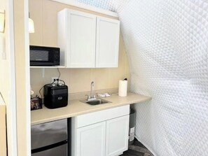 Private kitchen - Romantic Sunset Dome by the Lake. Swim/Fish/Kayak 3 (Rogers)