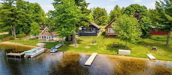 Diamond Lake Waterfront Cabin w/ Deck + Dock!