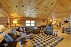 TV, fireplace, DVD player, books