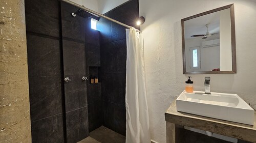 Comfortable 2 bedroom apartment 200 meters from the beach