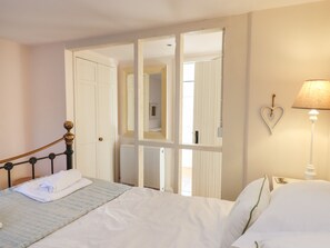 3 bedrooms, individually decorated, individually furnished, free WiFi - The Old Barn (Colyton)