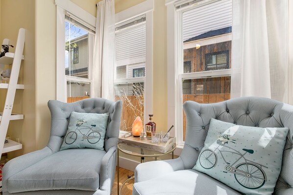 42-inch flat-screen TV with digital channels, TV - Walk Everywhere - Art, Restaurants, Poudre River (Fort Collins)