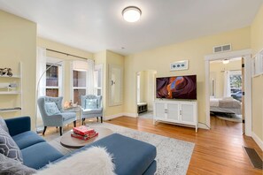 House, 2 Queen Beds, Patio, Garden View (118 Whitcomb - Unit A (main)) | Living area | 42-inch flat-screen TV with digital channels, TV
