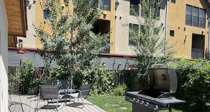 Vibrant Downtown Bungalow – Walk Everywhere!