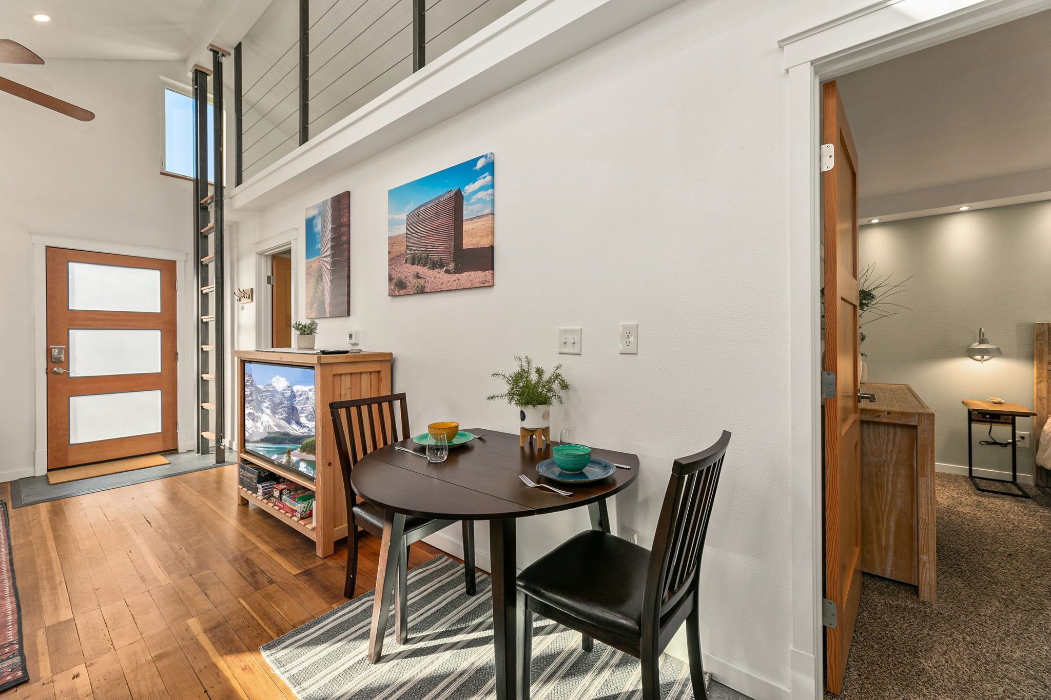 Casa, varias camas, patio, vista al jardín (322 N. Meldrum) | Restaurantes