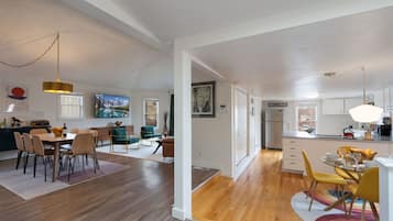 House, Multiple Beds, Patio, Garden View (242 Pine Street) | Dining