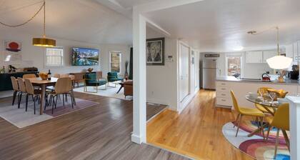 Pine Street Loft –Just steps from Old Town Square!