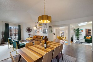 Townhome, 2 Queen Beds, Patio, Garden View | Dining