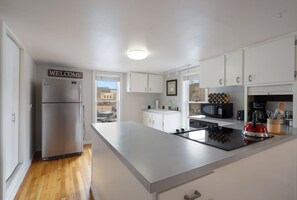 Refrigerador, microondas, horno, placa de cocina