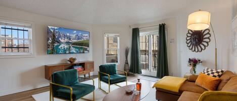 Maison, plusieurs lits, patio, vue jardin (242 Pine Street) | Coin séjour