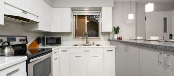 Modern & Chic Condo in the Heart of Old Town