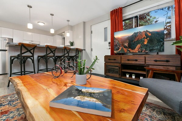 Condo, 1 Queen Bed with Sofa bed, Patio, Garden View (220 Peterson St Unit 3) | Interior