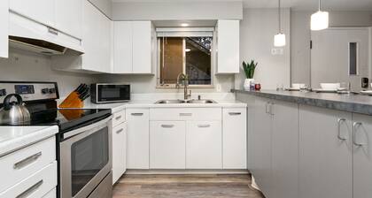 Brick Suite | Bright & Bold Retreat Near Old Town