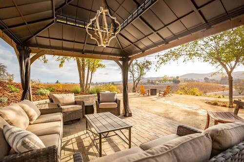 Bella Vista- Paso Wine Country with Vineyard Views