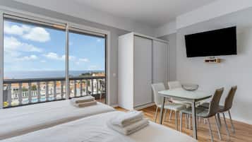 2 bedrooms, premium bedding, down duvets, memory-foam beds