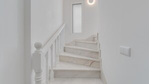 A white staircase with marble steps and a white railing. - Villa Winter (Funchal)