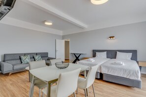 Standard Apartment | 2 bedrooms, premium bedding, down comforters, memory foam beds - Villa Winter (Funchal)