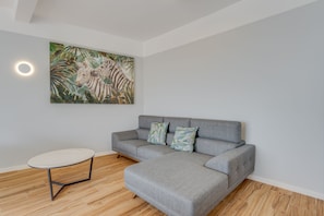 Standard Apartment | 2 bedrooms, premium bedding, down comforters, memory foam beds - Villa Winter (Funchal)