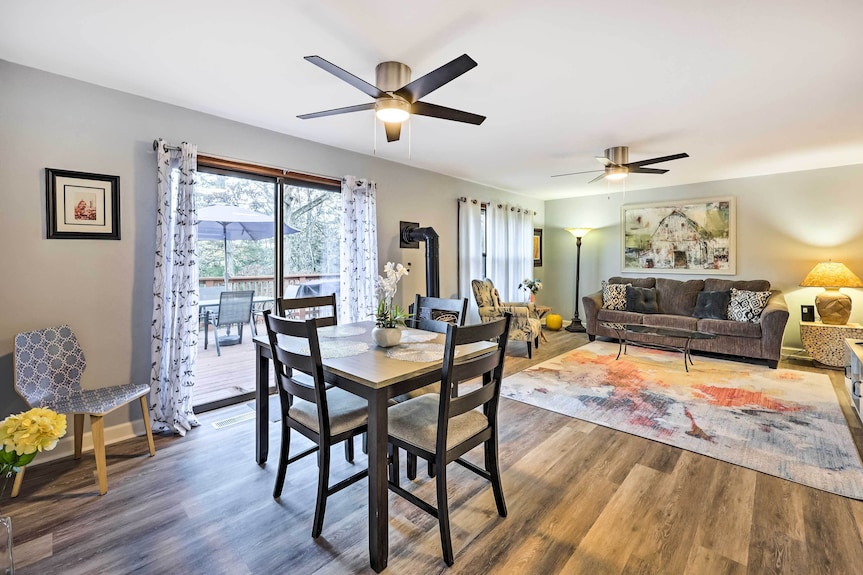 Holiday Island Home: Mountain View + Hot Tub! - Eureka Springs, AR